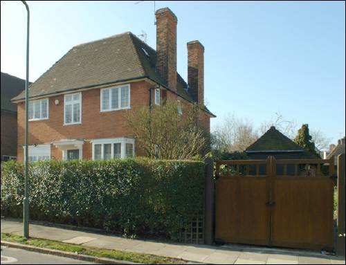 23 Thornton Way